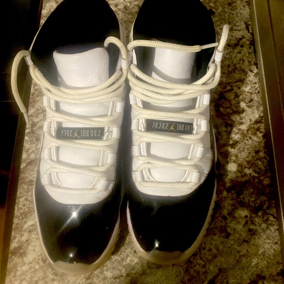 Black white leather gratitude, Jordans 11
